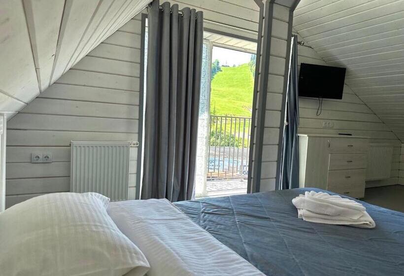 اتاق استاندارد چهارنفره با بالکن, Salut