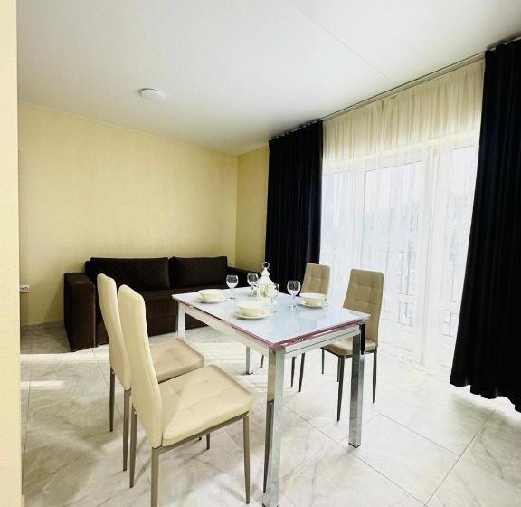 کلبه ییلاقی, Salut