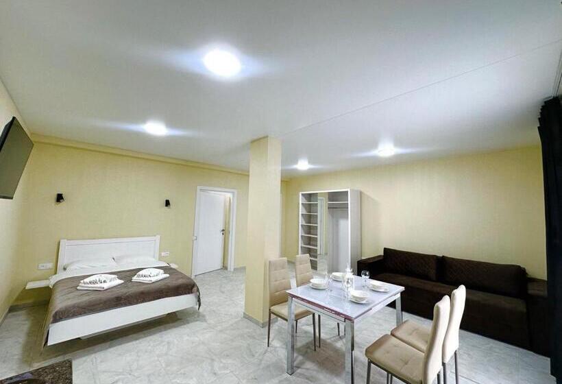 کلبه ییلاقی, Salut