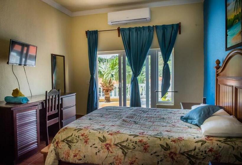 اتاق استاندارد, West End Dive Resort