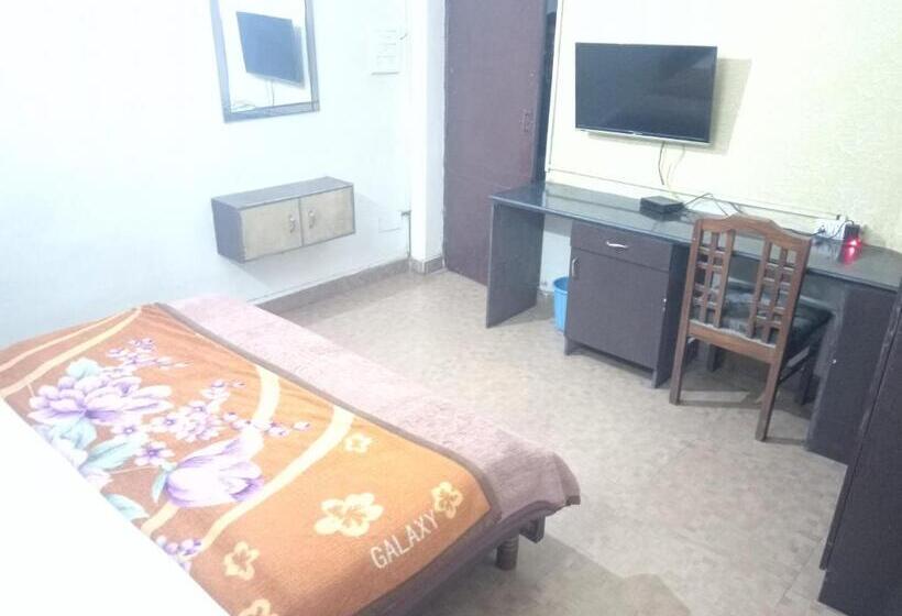 غرفة ديلوكس, Yash Guest House 01 Minute Walk In Nizamuddin Railway Station