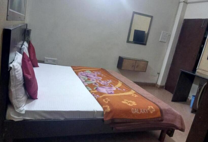 غرفة ديلوكس, Yash Guest House 01 Minute Walk In Nizamuddin Railway Station