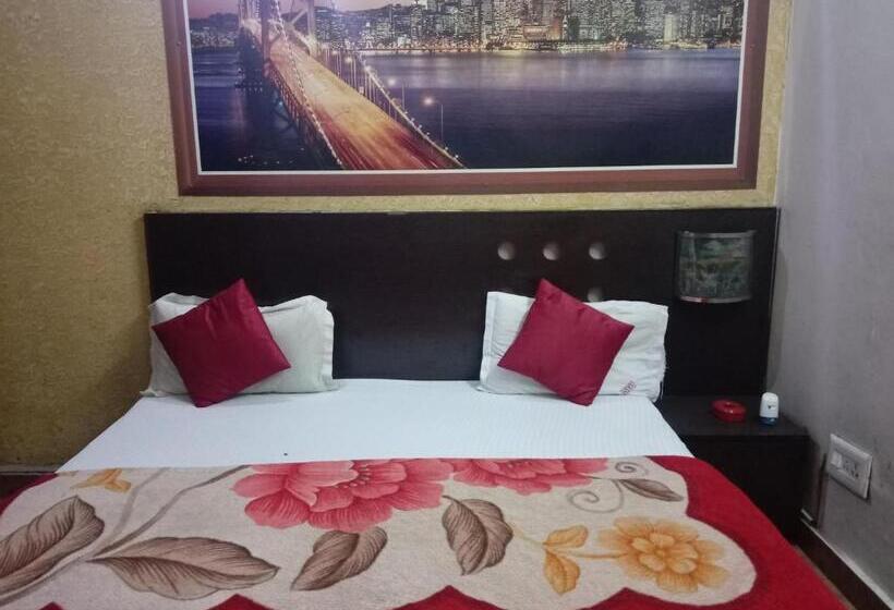 اتاق لوکس, Yash Guest House 01 Minute Walk In Nizamuddin Railway Station