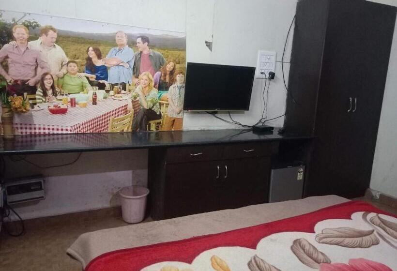 غرفة ديلوكس, Yash Guest House 01 Minute Walk In Nizamuddin Railway Station