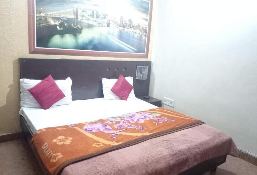 غرفة ديلوكس, Yash Guest House 01 Minute Walk In Nizamuddin Railway Station