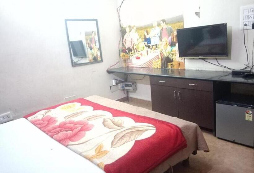 غرفة ديلوكس, Yash Guest House 01 Minute Walk In Nizamuddin Railway Station