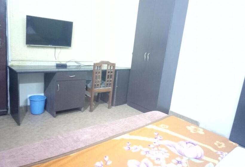 اتاق استاندارد, Yash Guest House 01 Minute Walk In Nizamuddin Railway Station