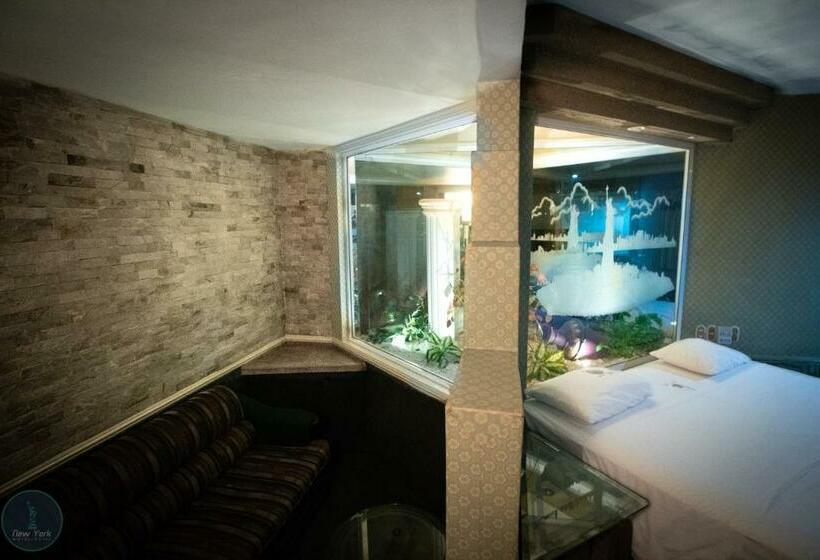 デラックススイート, New York Hotel/motel