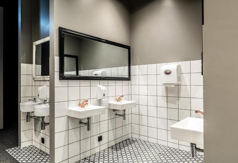 Geteiltes Mehrbettzimmer, The Barn