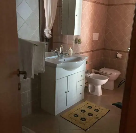 اتاق استاندارد, The Orange House