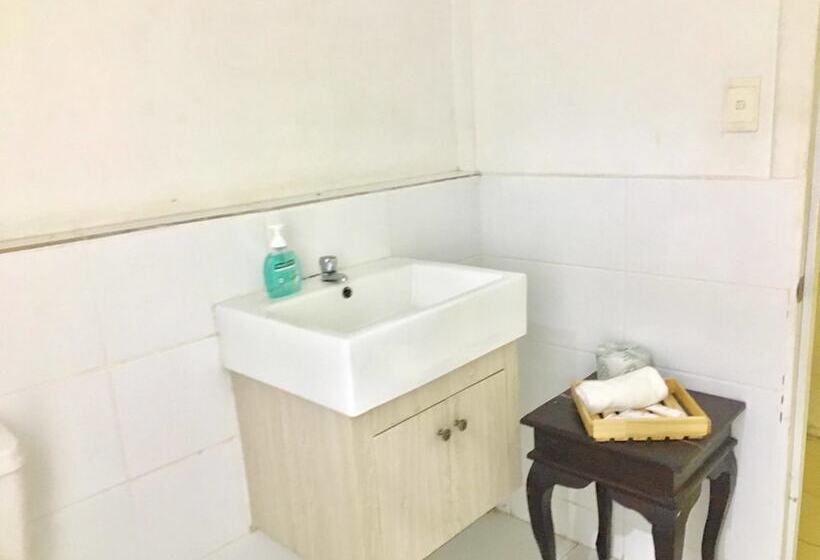 デラックスの4人部屋, Apia Inn