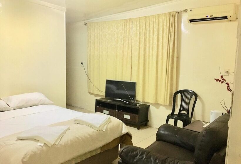 デラックスの4人部屋, Apia Inn