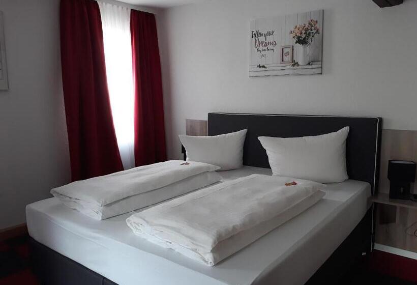 スタンダードルーム, Luca