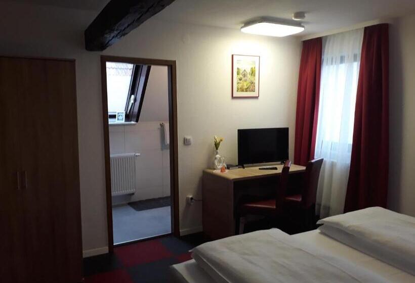 スタンダードルーム, Luca