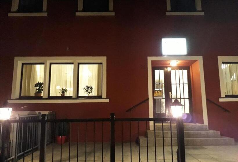 スタンダードルーム, Luca