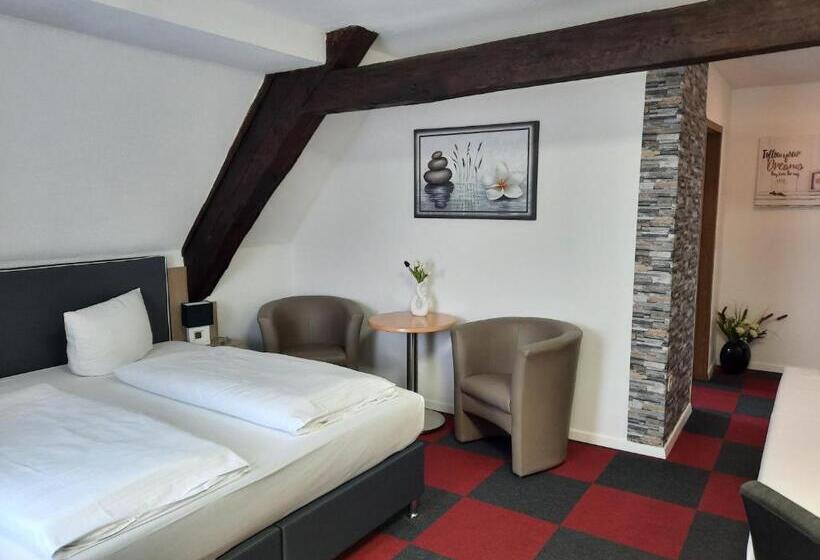 スタンダードトリプルルーム, Luca