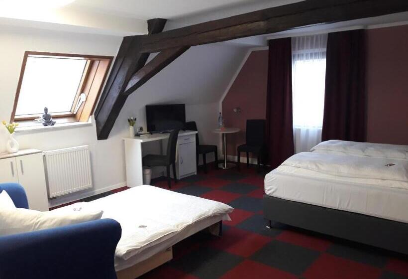 ファミリールーム, Luca