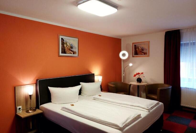 ファミリールーム, Luca