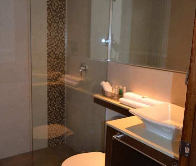 חדר משפחתי, Gran Mariscal Quito