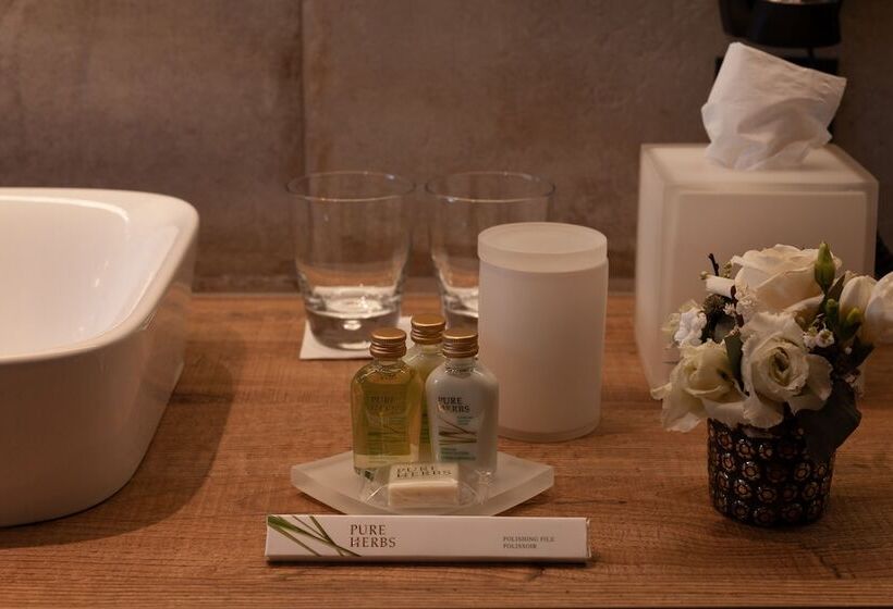 标准间, 22 Summits Boutique