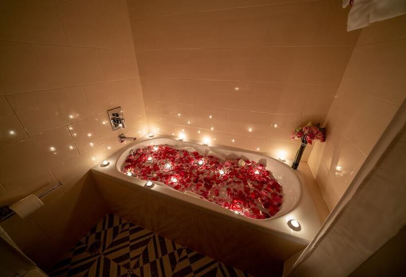 Трехместный Номер Deluxe, De La Renaissance