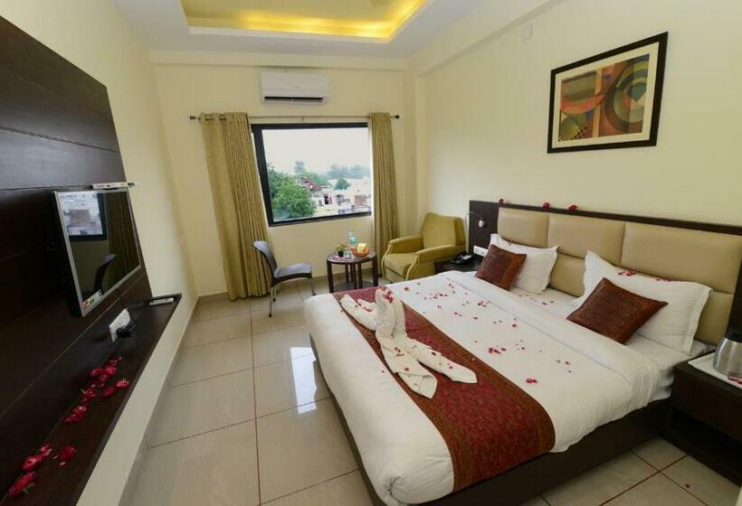 اتاق سوپریور, Sanobar