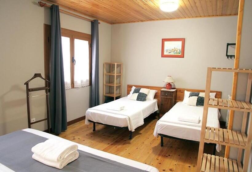 Четырехместный Номер Стандарт, Hostal Fonda Prat