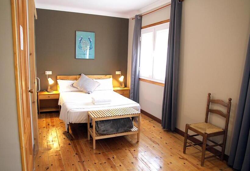 Номер Стандарт Трехместный, Hostal Fonda Prat