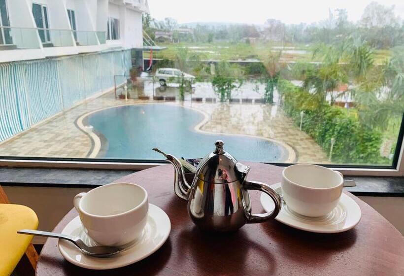 琮城市景观的豪华间, Viola Beacon Resort, Lonavala