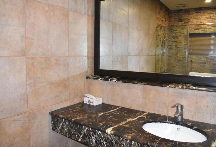 استودیوی لوکس, Safari Club 1