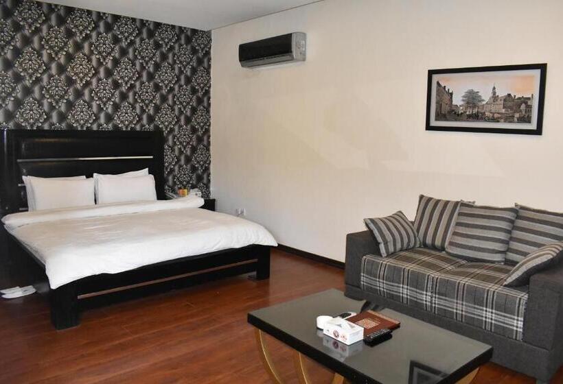 اتاق لوکس, Safari Club 1