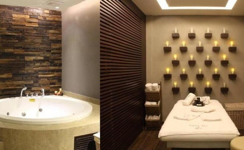 اتاق لوکس با تخت بزرگ, Safari Club 1