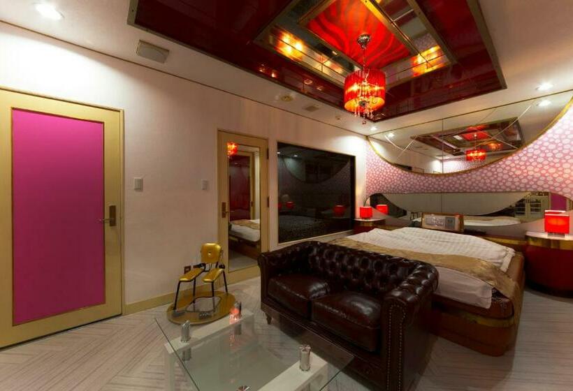 غرفة ديلوكس, Abnormal