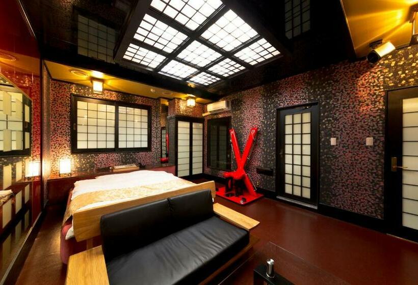 جناح جونيور, Abnormal