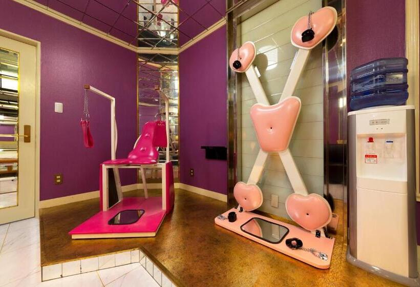 جناح جونيور, Abnormal