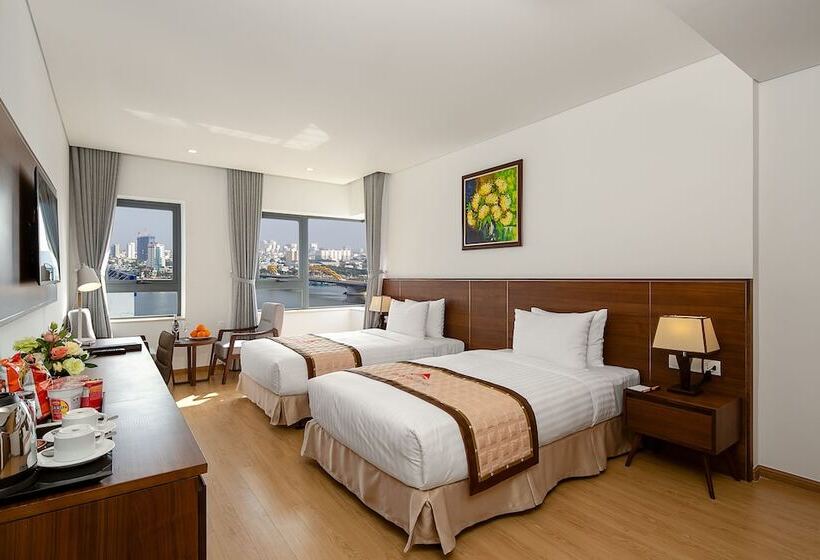 اتاق اجرایی سه نفره, Val Soleil