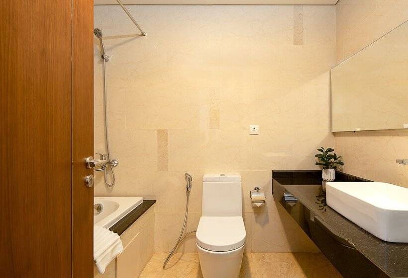 اتاق اجرایی سه نفره, Val Soleil