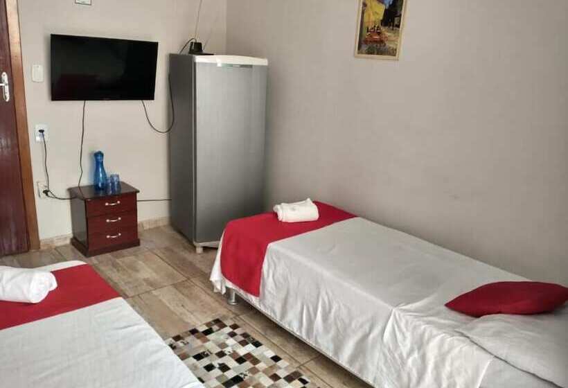 Quarto Triplo Estandar, Pousada Camelias