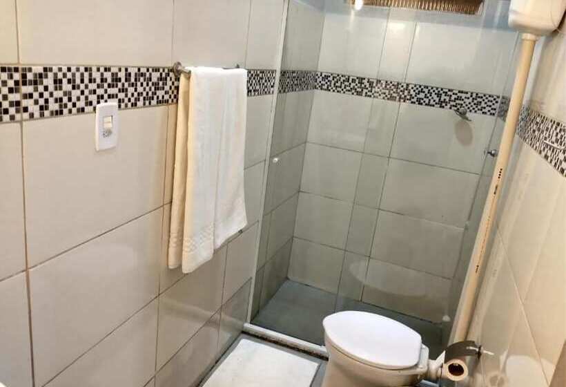 Quarto Quádruplo Estandar, Pousada Camelias