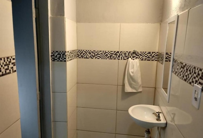 Quarto Quádruplo Estandar, Pousada Camelias