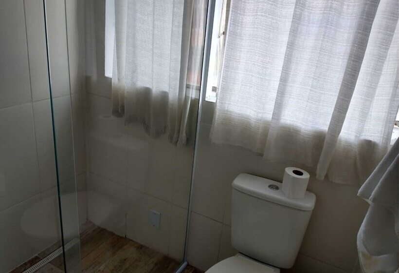 Quarto Triplo Estandar, Pousada Camelias