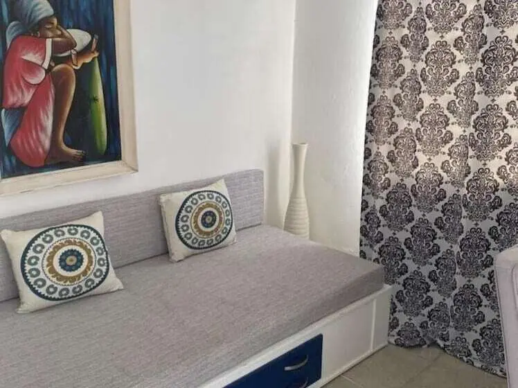 استودیوی استاندارد, Chao Mamá Hostal