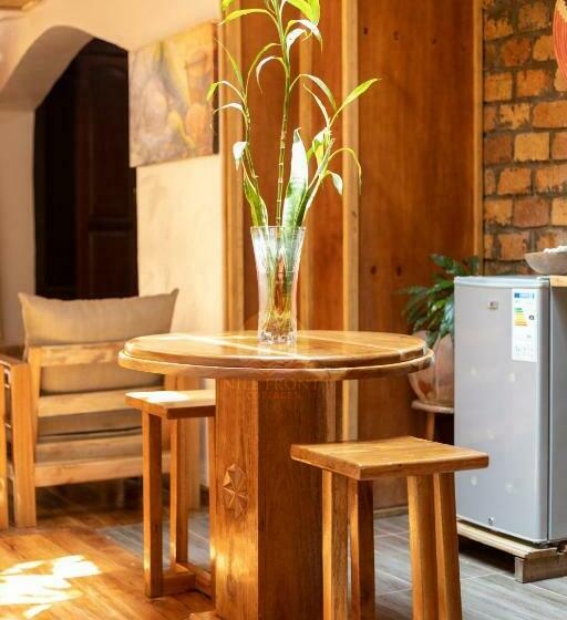 اتاق لوکس با تخت بزرگ, Nile Front Cottages