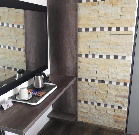 اتاق اکونومی, Empire Bed & Breakfast