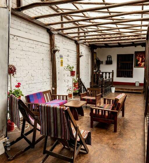 اتاق اکونومی, Fidelísima