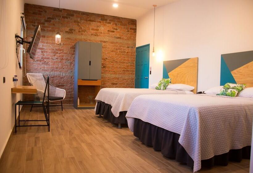 חדר סטנדרט לשלושה, Citlalli