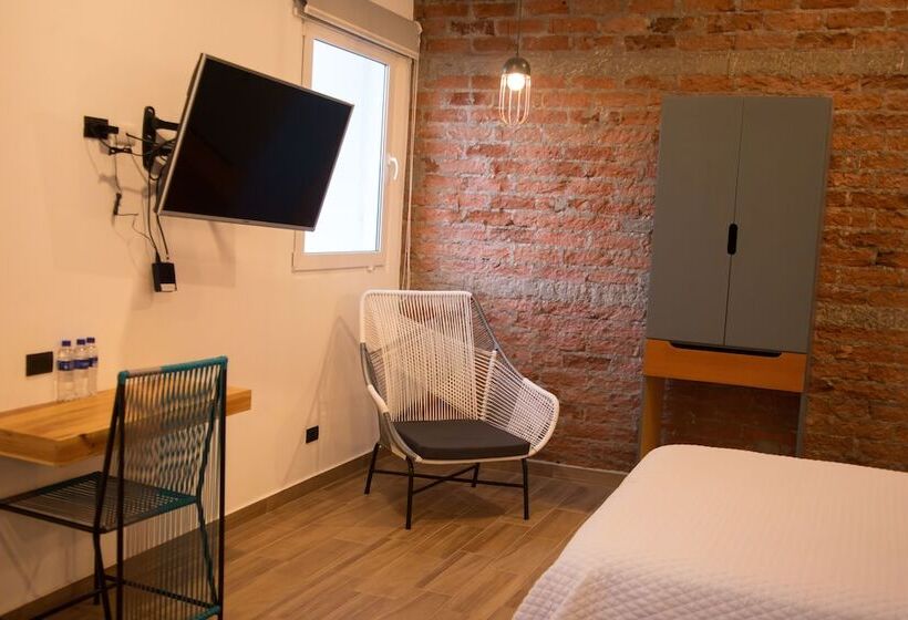 חדר סטנדרט לשלושה, Citlalli