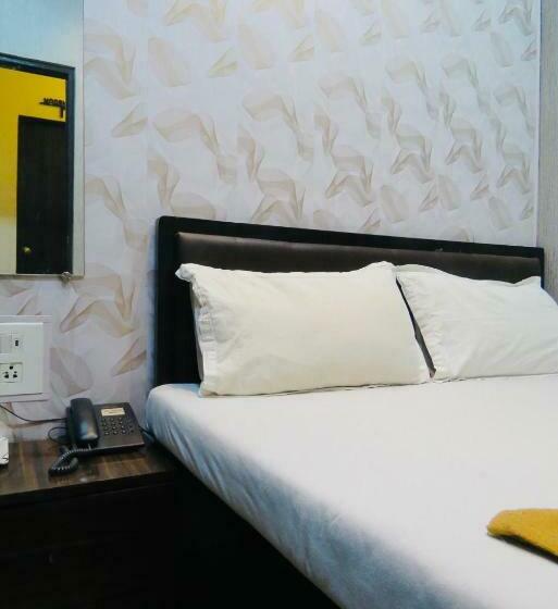 Quarto Estandar Banheiro Compartilhado, Shabana   Colaba Causeway