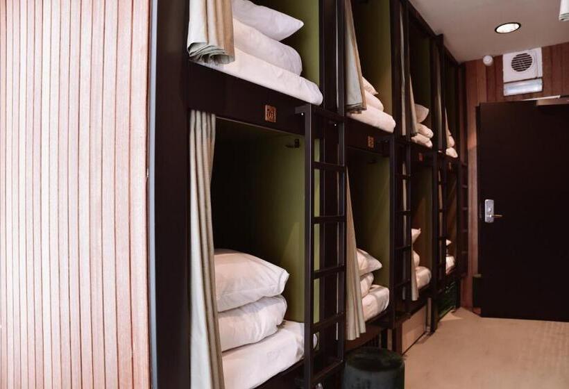 Capsule, Durty Nelly's Inn