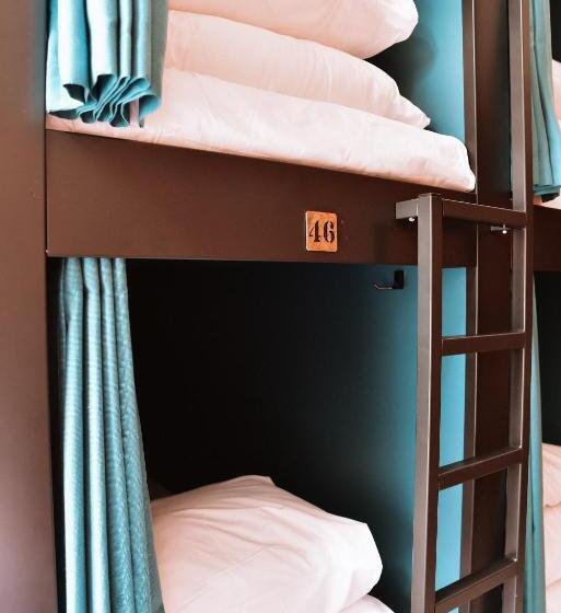 Capsule, Durty Nelly's Inn